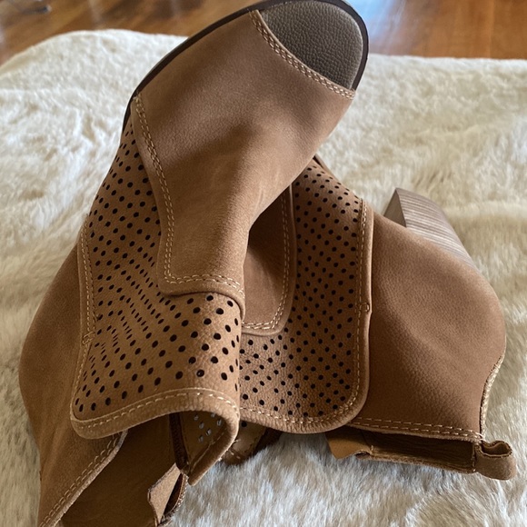 Lucky Brand size 8 peep toe booties. - Picture 4 of 7